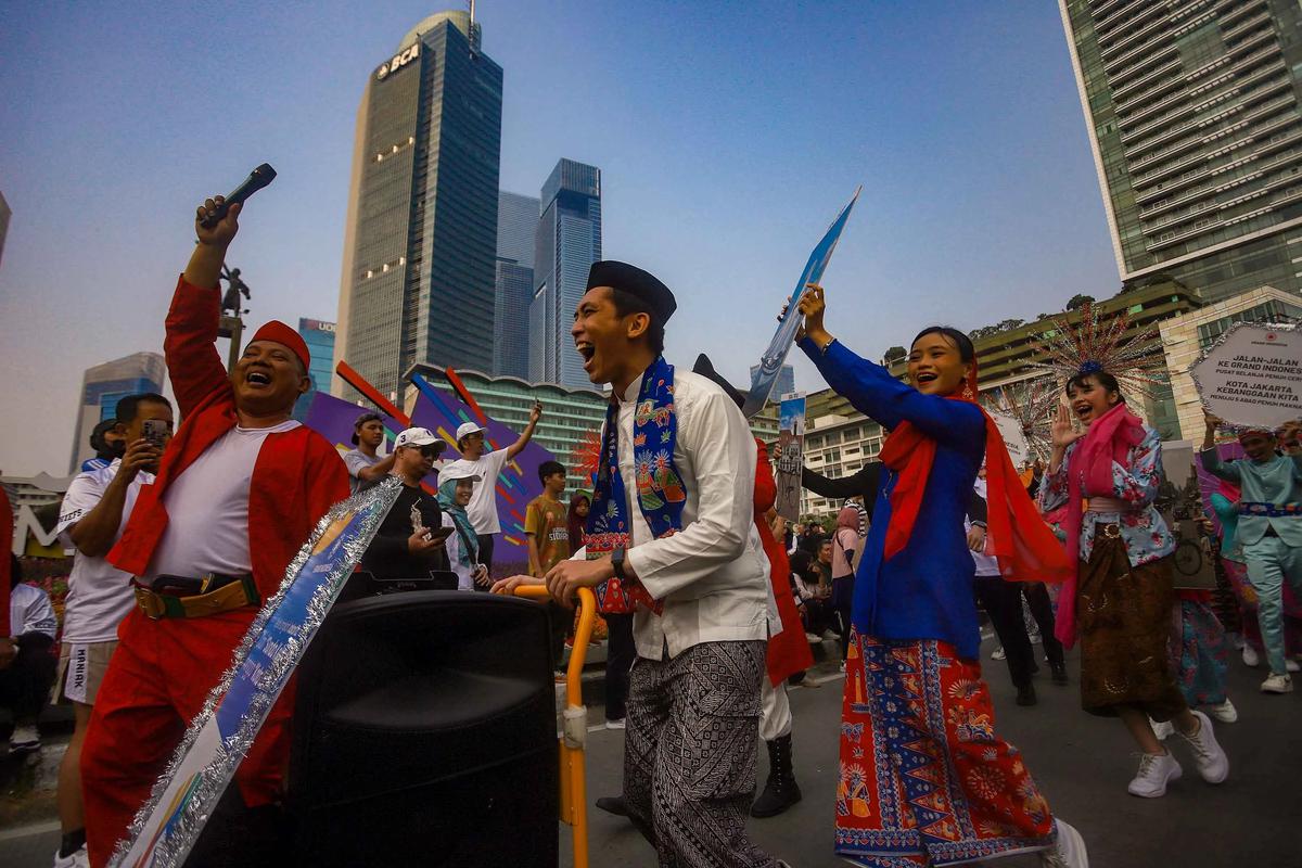 FOTO: Pawai Budaya Betawi Semarakkan HUT ke 499 Jakarta di Bundaran HI