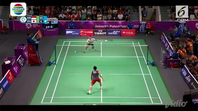 Anthony Sinisuka Ginting menyudahi perlawanan Kento Momota pada babak 16 besar cabang badminton perorangan Asian Games 2018. Tunggal putra Indonesia itu menang 21-18 dan 21-18.