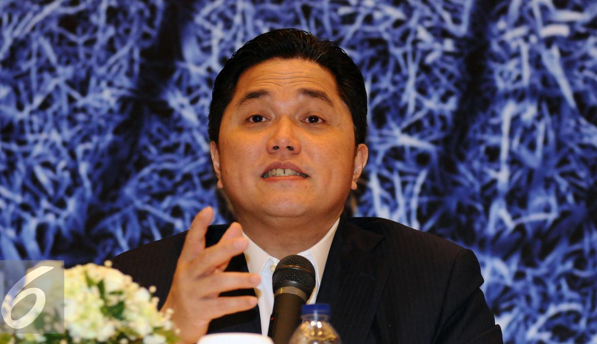 Presiden Inter Milan, Erick Thohir memberikan keterangan seputar program pembinaan pelatih dan pemain di Italia, Jakarta, Rabu (13/1/2016). Djadjang Nurdjaman serta tiga pemain muda Persib mengikuti program tersebut. (Liputan6.com/Helmi Fithriansyah)