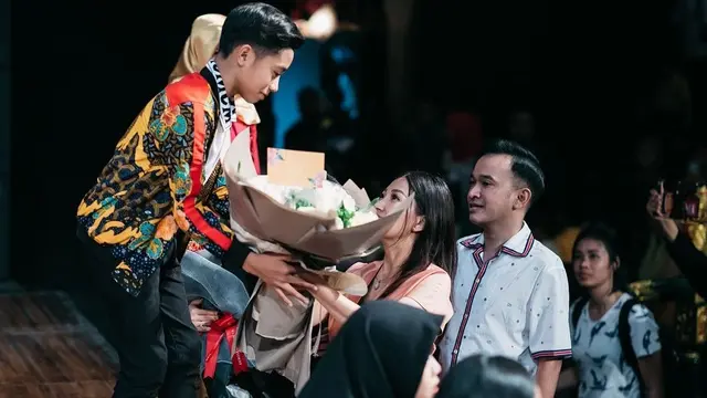 Momen Manis Pentas Betrand Peto (sumber: instagram/ruben_onsu)