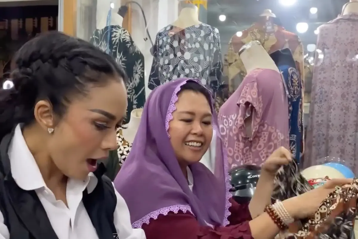 Krisdayanti dan Yenny Wahid