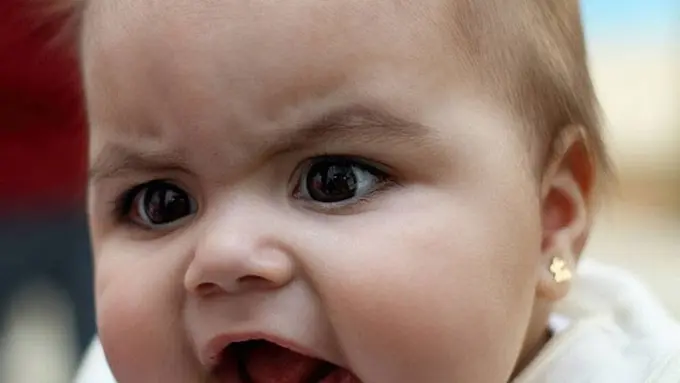 10 Gambar GIF yang Buktikan Anak Bayi Polos dalam Menyakiti