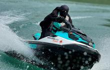 Potret Keren Ummi Pipik Ngebut Naik Jet Ski di Danau Toba, Buktikan Tampil Bercadar & Berbusana Syar'i Tak Jadi Halangan