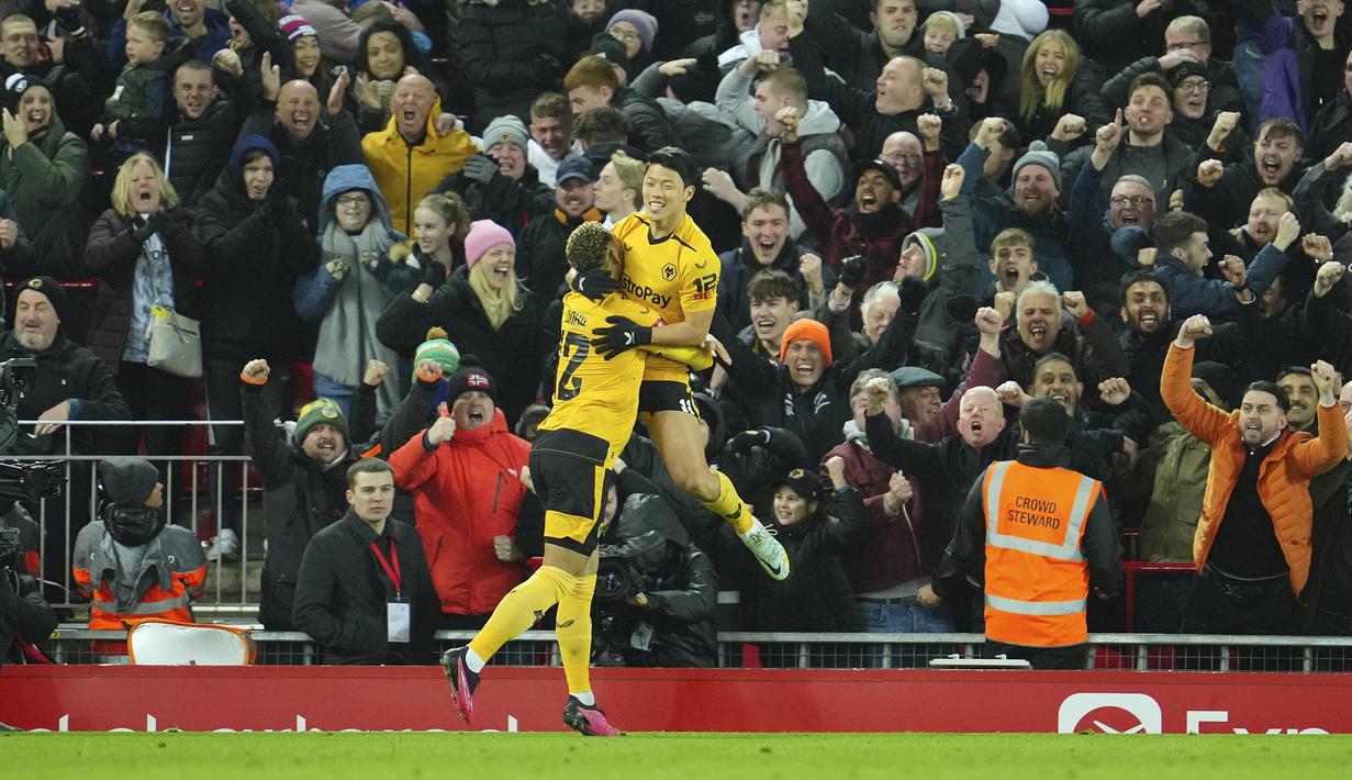 Wolverhampton pun akhirnya mampu menyamakan sor 2-2 pada menit ke-66 melalui striker asal Korea Selatan Hwang Hee-chan. (AP Photo/Jon Super)