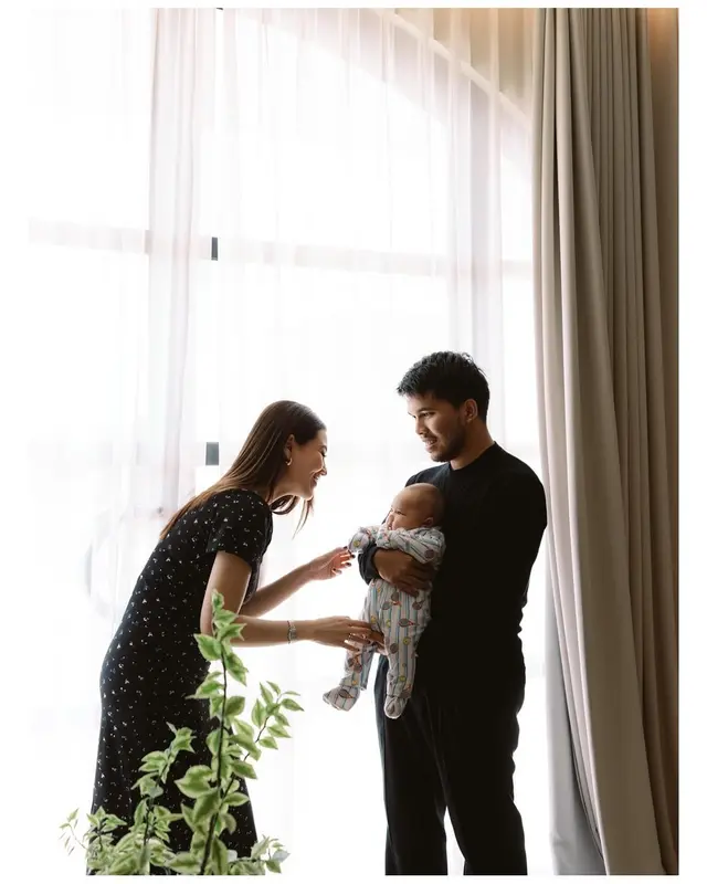 Aaliyah dan Thariq baru ungkap wajah baby Arash di usia 3 bulan, ini 7 potretnya