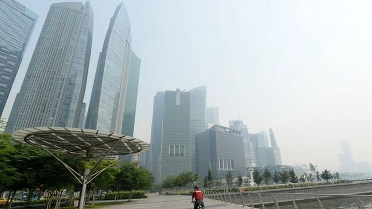 kabut-asap-singapura-140212b.jpg