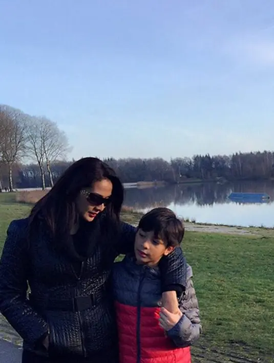 Selain itu, Maudy bercerita ketika Eddy mengungkapkan kesedihannya pada sang guru di sekolah karena sang ibu yang sedang sakit dan Eddy tak bisa bermain dengan ibunya. (Instagram/Maudykoesnaedi)