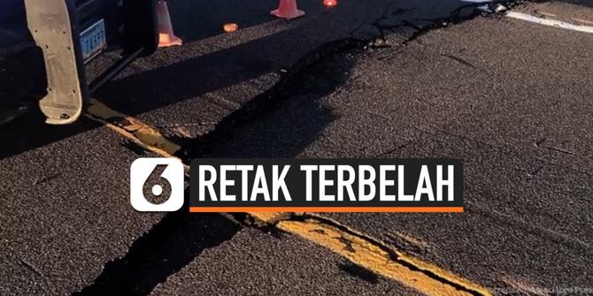 VIDEO: Jalan Retak Terbelah Diguncang Gempa Magnitudo 6,4