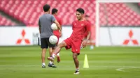 Pemain Timnas Indonesia, Marselino Ferdinan mengontrol bola&nbsp;saat latihan resmi menjelang laga Grupa A Piala AFF 2022 antara Timnas Indonesia melawan Timnas Thailand yang berlangsung di Stadion Utama Gelora Bungkarno (SUGBK), Jakarta, Rabu (28/12/2022). (Bola.com/Bagaskara Lazuardi)