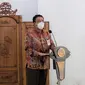 Kepala Badan Pengembangan Sumber Daya Manusia Industri (BPSDMI) Kemenperin Arus Gunawan memberikan sambutan pada pembukaan Program Pendidikan Setara Diploma Satu Pengolahan Produk Kulit di Magetan, Jawa Timur. (Dok Kemenperin)