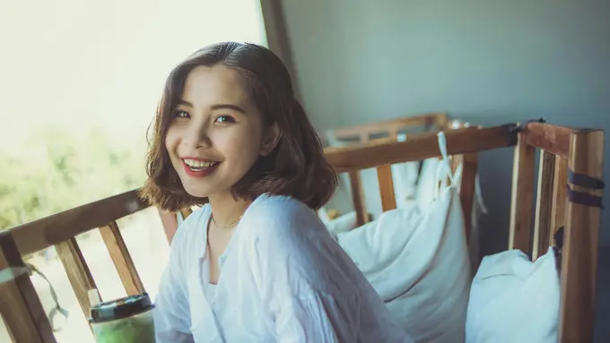 wanita juli minimalis