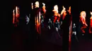 Kali ini, Louboutin menunjuk koreografer Sidi Larbi Cherkaoui untuk bekerja dengan rombongan 16 penari untuk tampil di atas panggung di Grand Amphitheater Sorbonne, universitas paling terkenal di Perancis dan salah satu institusi budaya dan ilmiah terbesar di Eropa.  [Dok/Christian Louboutin]