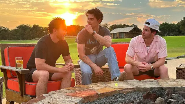 Postingan Jonas Brothers jadi sorotan di tengah kabar perceraian Joe Jonas
