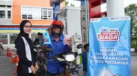 Pertamina Patra Niaga secara serentak mengadakan program berbagi takjil di 1.039 Stasiun Pengisian Bahan Bakar Umum (SPBU) di seluruh Indonesia.