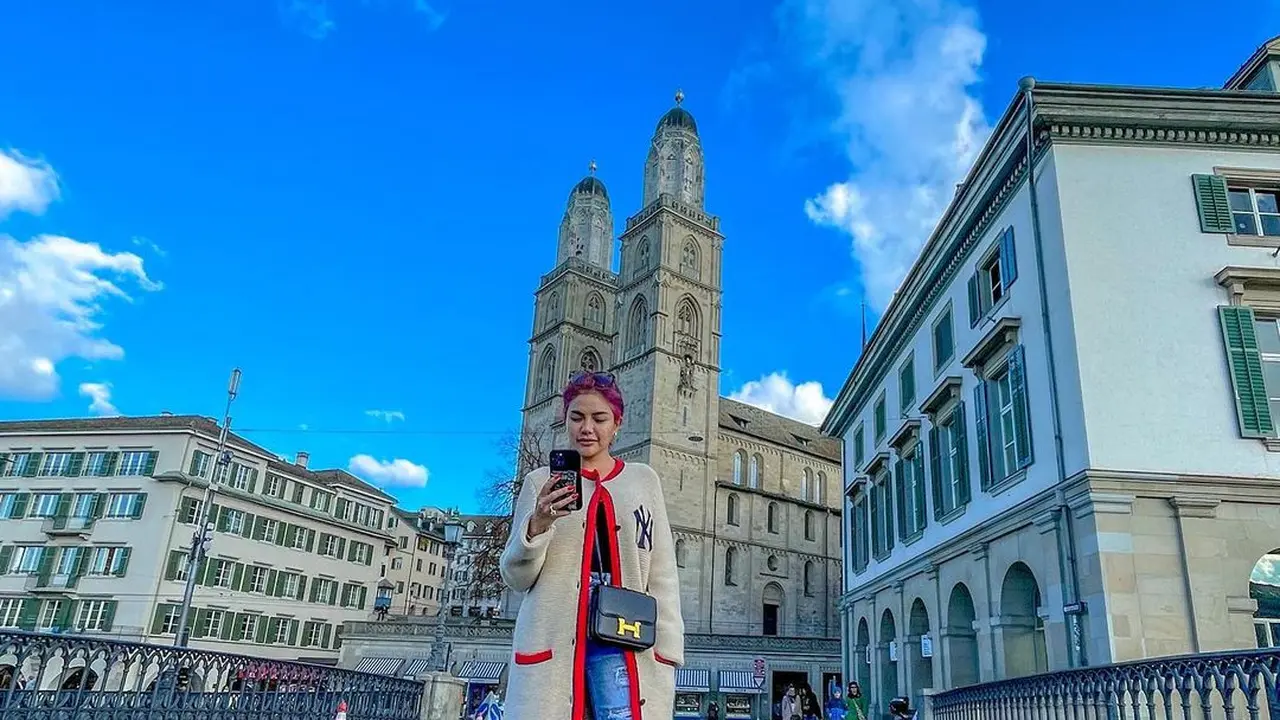 Nikita Mirzani berlibur di Swiss (Foto: Instagram/@nikitamirzanimawardi_172)