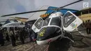 Dua helikopter jenis Bell 429 IGW dari PT Multi Pasific California terlihat saat HUT Korpolairud ke-67 di lapangan udara, Pondok Cabe, Tangerang, Selasa (5/11). Dua helikopter tersebut untuk menambah kekuatan polisi udara. (Liputan6.com/Faizal Fanani)