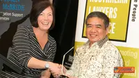 Ferdi Tanoni Menerima Penghargaan Keadilan Sipil di Canberra