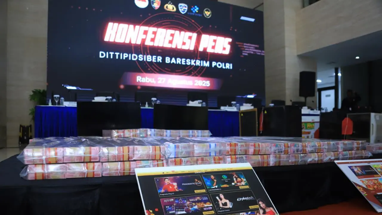 Penamakan uang hasil pengungkapan sindikat judi online berskala nasional dan Internasional.