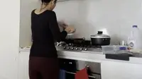 9 Potret Dapur Rumah Acha Septriasa di Australia, Terasa Homey dengan Nuansa Putih