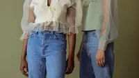 Sheer Layering Jadi Kunci Tampil Berani dengan Sentuhan Elegan