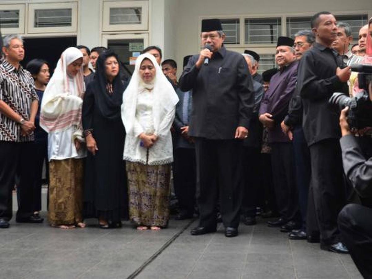 Presiden SBY  melayat  jenazah Wamen ESDM  Widjajono 