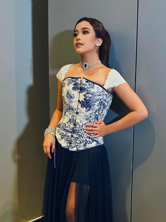 outfit panggung Brisia Jodie yang mempesona