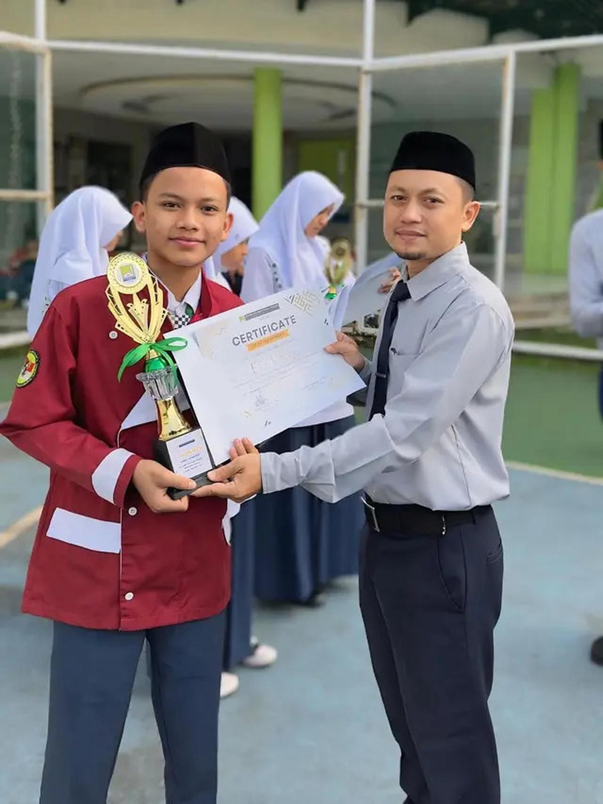 6 Potret Farel Prayoga Juara Lomba Azan di Sekolah, Suara Indah Jadi Kunci Utamanya