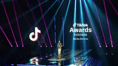 Kemeriahan malam puncak TikTok Awards Indonesia 2025 di Studio Emtek City Indosiar, Jakarta, pada Jumat (21/11/2025) malam. TikTok resmi menobatkan 19 pemenang dari 16 kategori dalam malam puncak TikTok Awards Indonesia 2025 yang digelar pada Jumat (21/11/2025). (Kapanlagi.com/Budy Santoso)