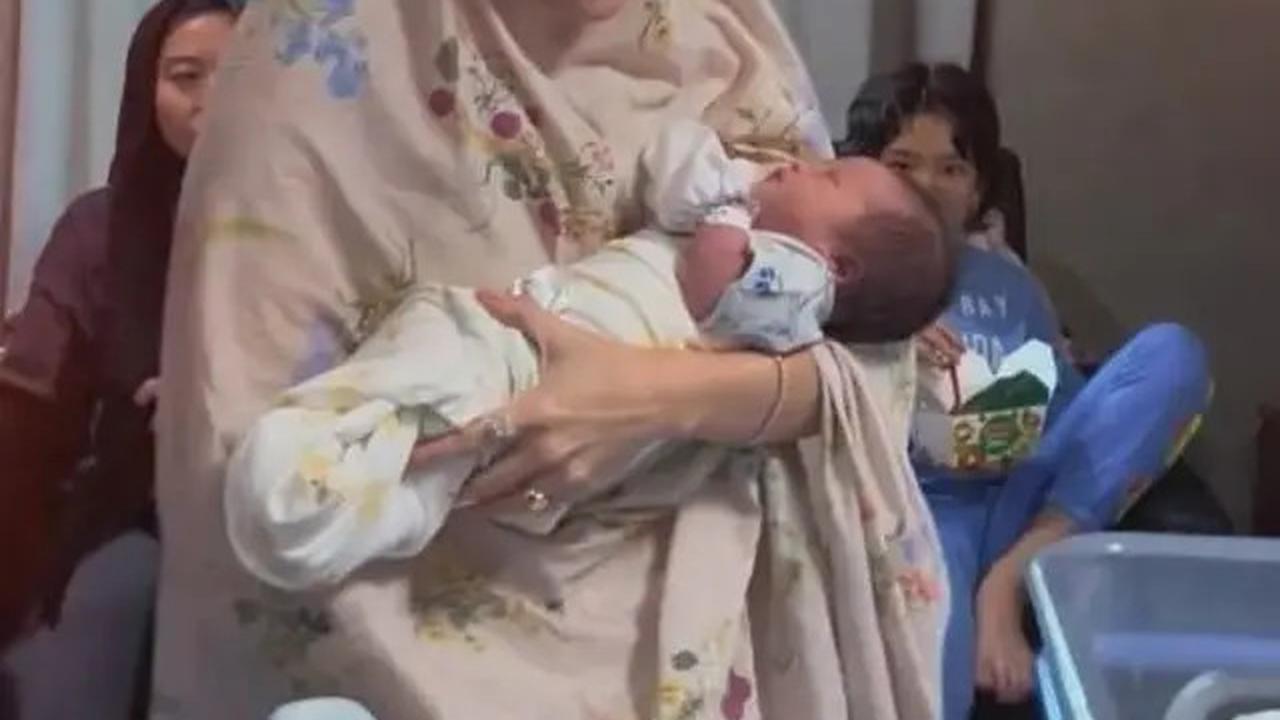 7 Potret Kenangan Ayu Ting Ting Bareng Beby Zoltan, Keponakan yang Baru Saja Meninggal