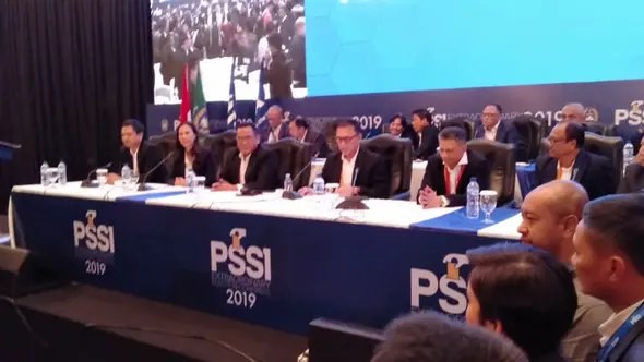 Mochamad Iriawan atau Iwan Bule membacakan pidato kemenangannya dalam pemilihan ketua umum PSSI 2019-2023.(Cakrayuri Nuralam)