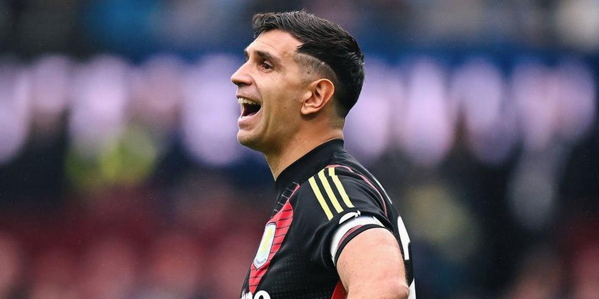 Bukan Sekedar Gosip, MU Mulai Bermanuver untuk Transfer Emiliano Martinez