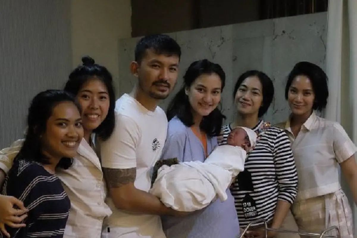 Atiqah Hasiholan dan Rio Dewanto