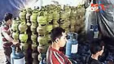 Polsek Cibitung dan Polres Bekasi menggerebek lokasi penyuntikan di Desa Wanasari, Bekasi, Jabar. Polisi menyita 500 tabung elpiji ukuran tiga kilogram serta 75 tabung ukuran 12 kilogram. 