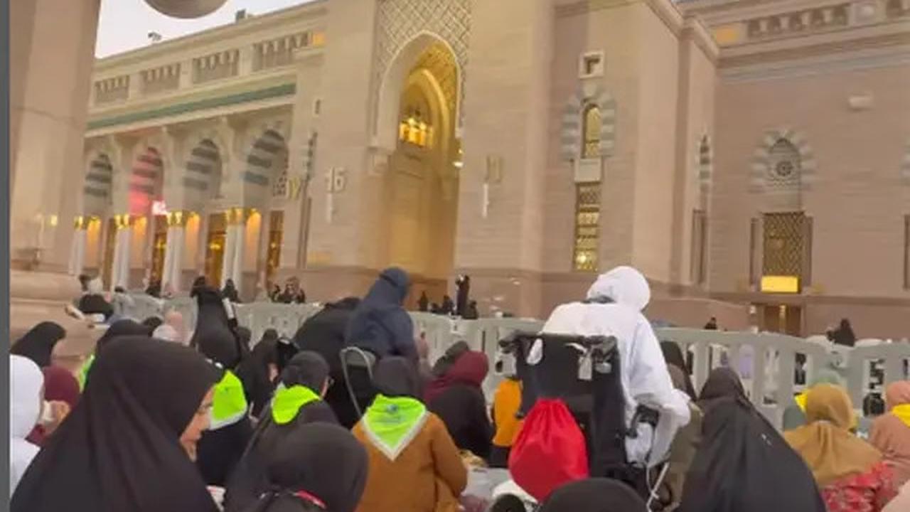 6 Potret Melanie Putria Buka Puasa di Masjid Nabawi, Suasana Syahdu Bikin Rindu
