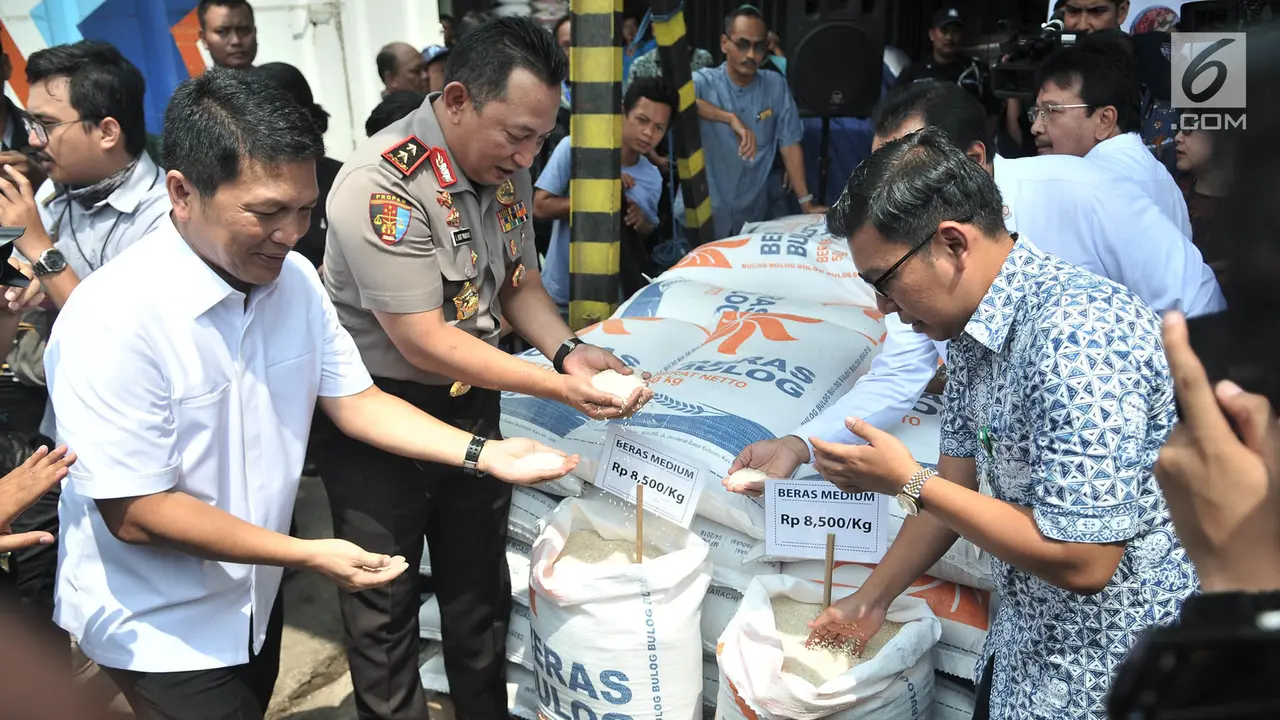 Peluncuran Operasi Pasar di Pasar Induk Cipinang