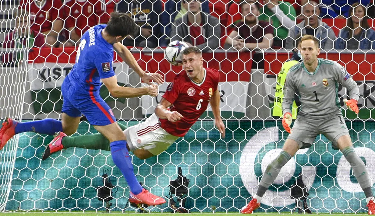 Gol Timnas Inggris masing- masing dicetak oleh Raheem Sterling, Harry Kane, Harry Maguire dan Declan Rice. (Foto: AP/Zsolt Szigetvary)