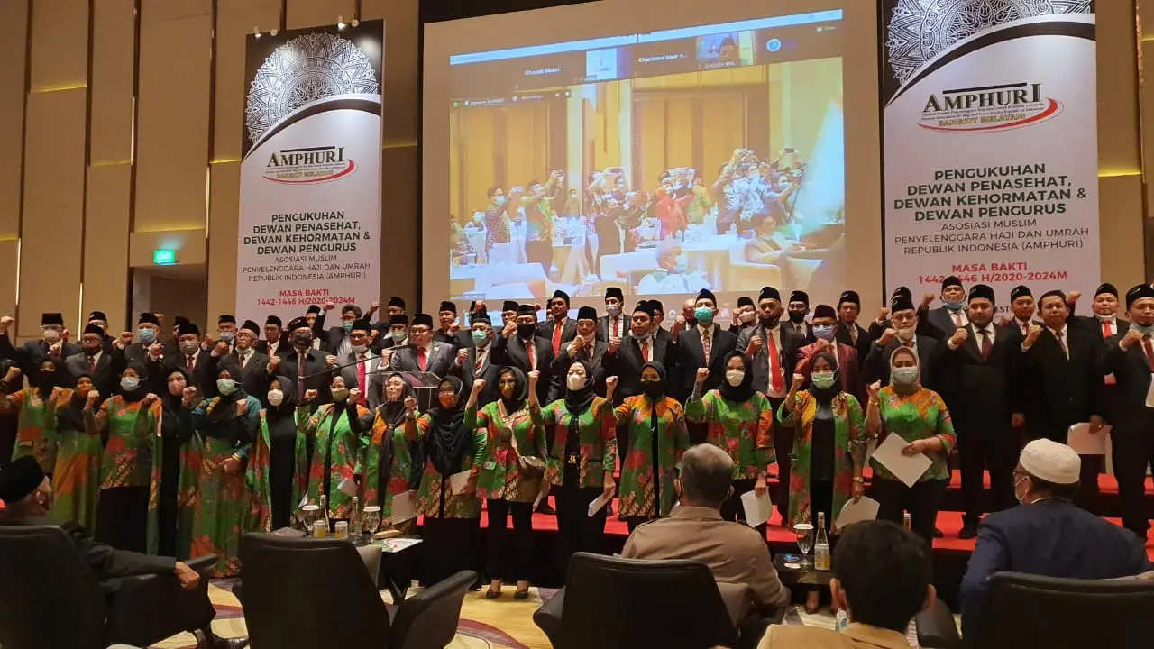 kepengurusan Asosiasi Muslim Penyelenggara Haji dan Umrah Republik Indonesia (AMPHURI) masa bakti 1442-1446H