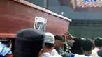 Jenazah tersangka teroris Saptono alias Pak Tuo, petang kemarin dimakamkan di Kampung Sajira Barat, Lebak, Banten. Keluarga meminta maaf kepada masyarakat.