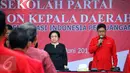 Ketum PDIP Megawati Soekarnoputeri (kiri) didampingi Sekjen PDIP Hasto Kristiyanto saat pembukaan sekolah calon kepala daerah PDIP di kantor DPP PDIP, Jakarta, Minggu (28/6/2015). (Liputan6.com/Yoppy Renato) 