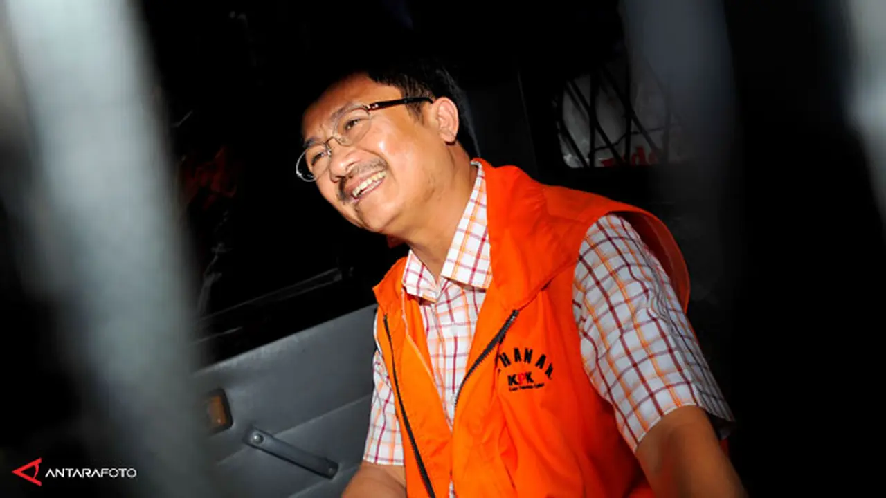rudi-siap-sidang-131210c.jpg