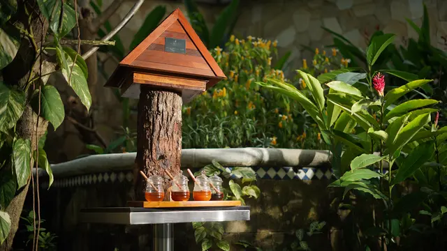 Eksplorasi Rasa Manis Madu Asli Indonesia di Sajian Afternoon Tea Ritz-Carlton Pacific Place