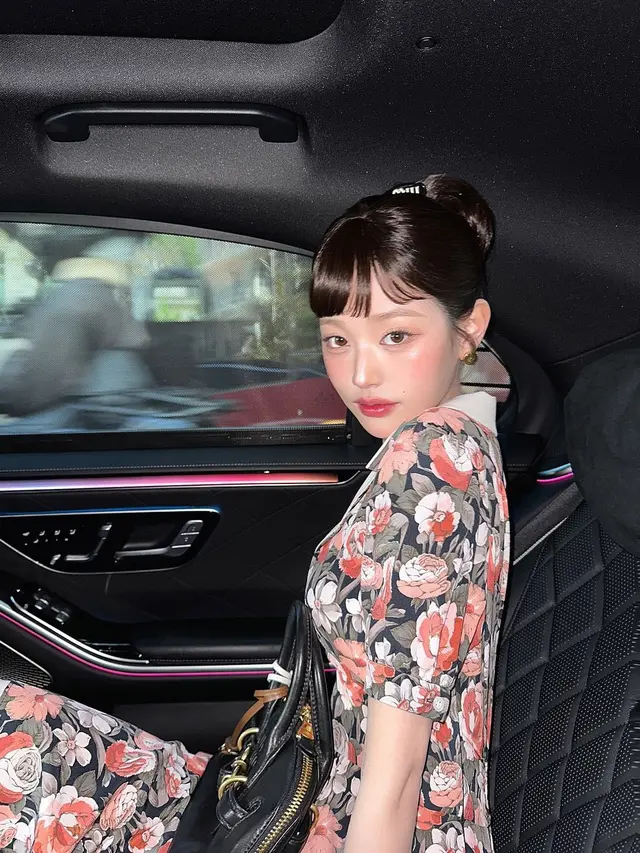 6 Potret Jang Wonyoung IVE Pancarkan Pesona ala Audrey Hepburn di Paris Fashion Week
