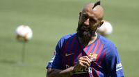 Arturo Vidal resmi bergabung Barcelona pada Senin (6/8/2018). (AFP/Josep Lago)