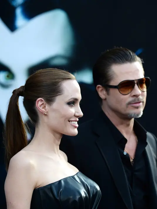 . Bagi Brad Pitt, hal yang paling penting adalah menyatukan keluarga, menurut Angelina Jolie memutuskan untuk oprasi sangatlah berat. (AFP/Bintang.com)