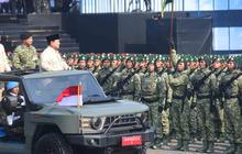 VIDEO: Nyaris Tertinggal, Kasad Maruli Lari Naik ke Mobil Cek Pasukan Bareng Prabowo & Panglima TNI