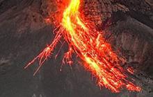 Gunung Merapi Dua Kali Luncurkan Awan Panas Guguran Siang Ini