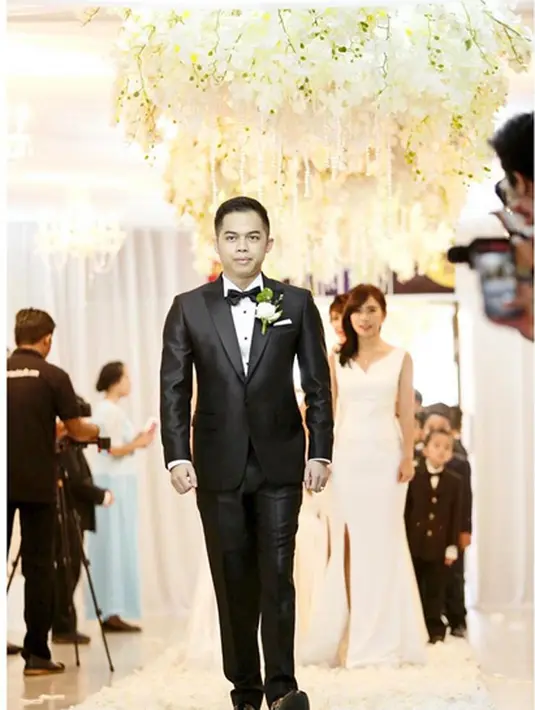 Kabar itu juga dibenarkan oleh kakak Kezia dan Angel Karamoi, Daniel Karamoy. Menurut Daniel, suami Kezia memiliki hubungan dekat dengan pamannya yang meninggal dunia. (Instagram/itskeziakaramoy)