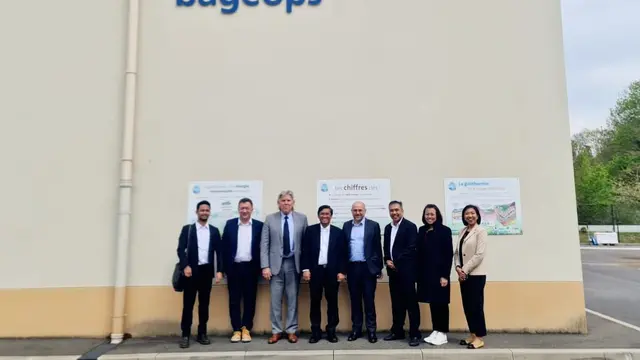PLN bersama Asosiasi Geothermal Perancis melihat langsung ke proyek Geothermal Direct Use di kawasan padat penduduk Geothermie de Bagneux, Paris, Prancis yang dikelola dalam naungan Asosiasi GEODEEP(18/4/2023). (Dok PLN)