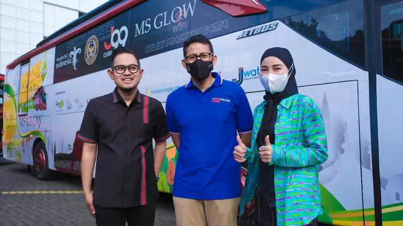 Juragan 99 bersama Sandiaga Uno melepas acara mudik gratis bersama MS Glow