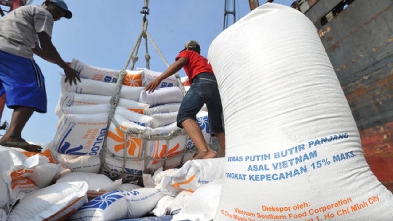 27 Ribu ton beras asal Vietnam tiba di Tanjung Priok
